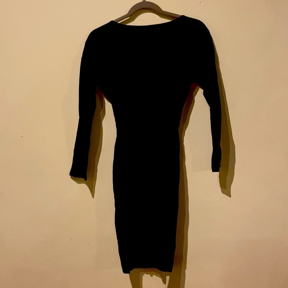 Small black dress with tie in back - Picture 3 of 3